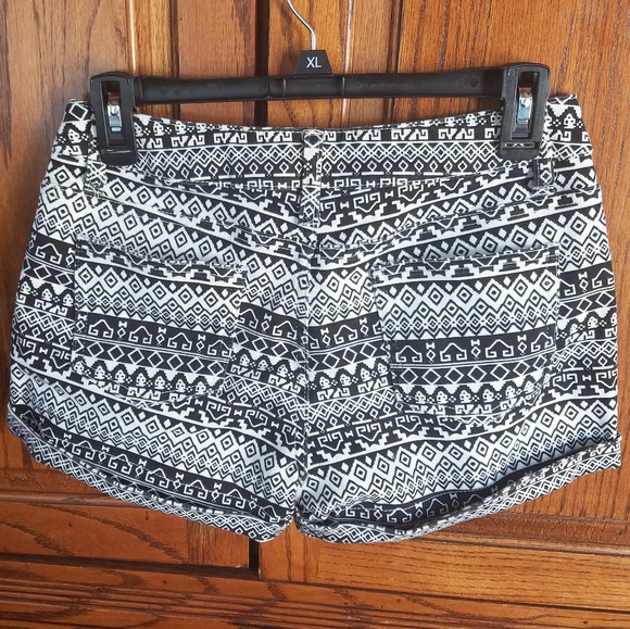 Tribal Shorts - Picture 2 of 4